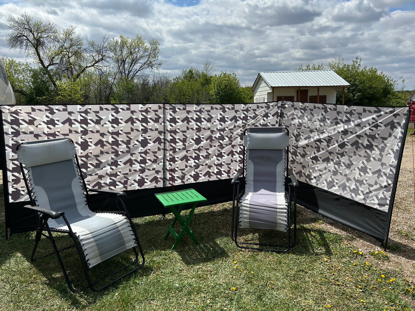 YXE Windbreak Privacy Screen -Geometric design