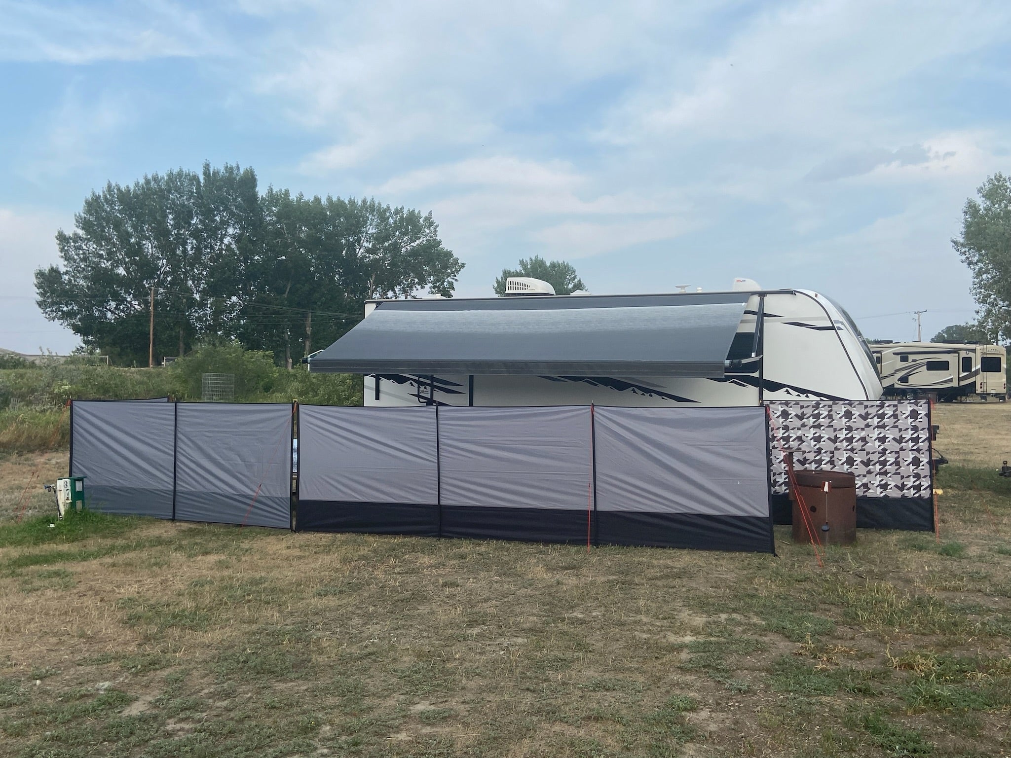 YXE Camping Gear - Grey Windbreak Privacy Screen